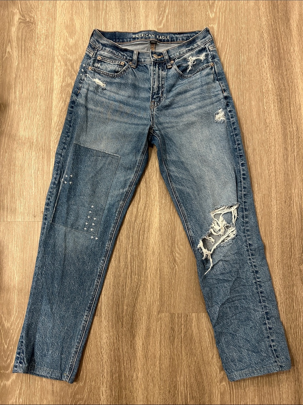 American Eagle Outfitters - Distressed ‘90s Straight Jeans